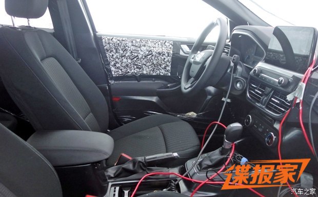 年內上市 國產全新?？怂箖蕊椪櫿帐灼? />
</p>
<p>
	中控臺部分，新車采用了與此前發(fā)布的新嘉年華車型相似的設計，配備了懸浮式中控屏，以及下方帶有雙旋鈕和實體按鍵的按鈕區(qū)域。另外，新車依然配備的是機械式手剎，至于量產高配車型是否將會提供電子手剎，目前我們還不得而知。
</p>
<p style=