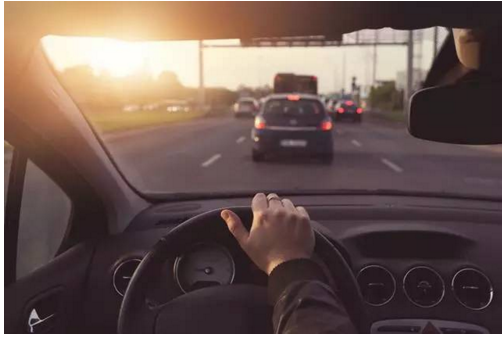 開車的這些陋習(xí)，據(jù)說會開車的人都犯過！別說你沒有！