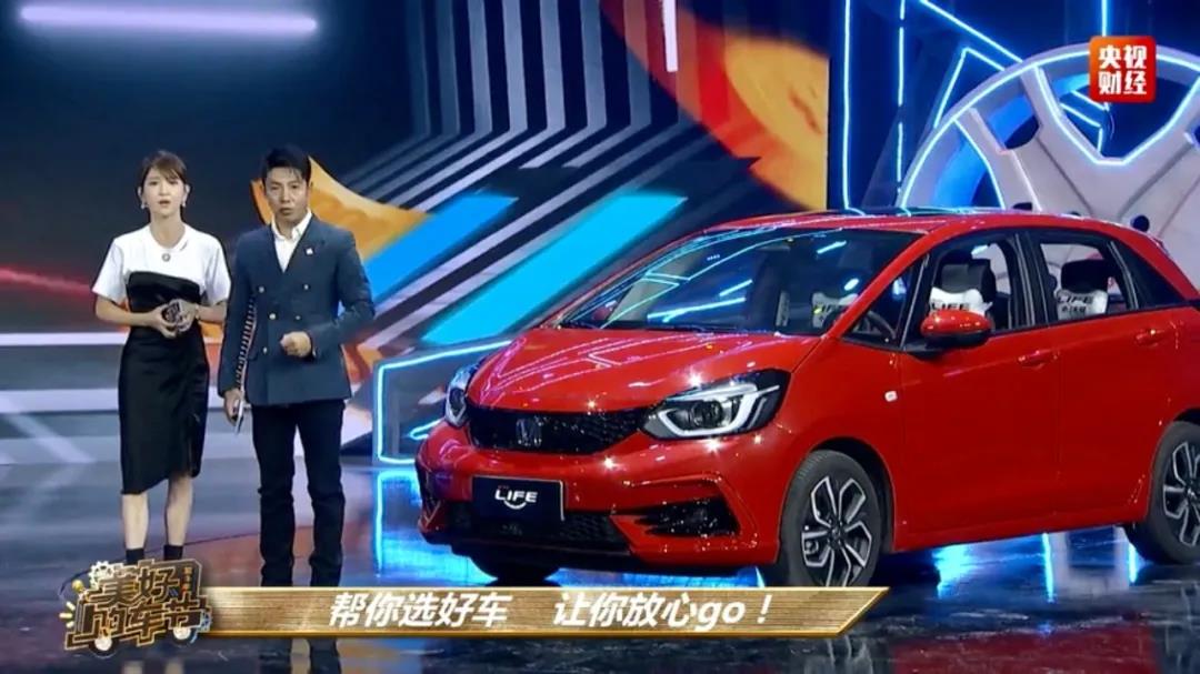 央視直播，名嘴主持竟現(xiàn)場“帶貨”？！